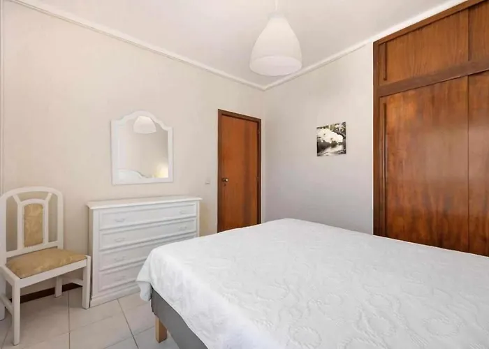 Torre Da Rocha Frente Ao Mar Portimão