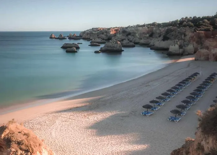 Torre Da Rocha Frente Ao Mar *