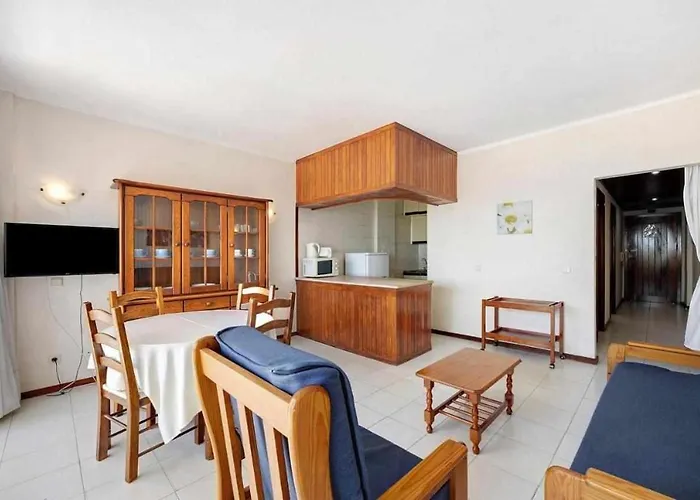 Torre Da Rocha Frente Ao Mar