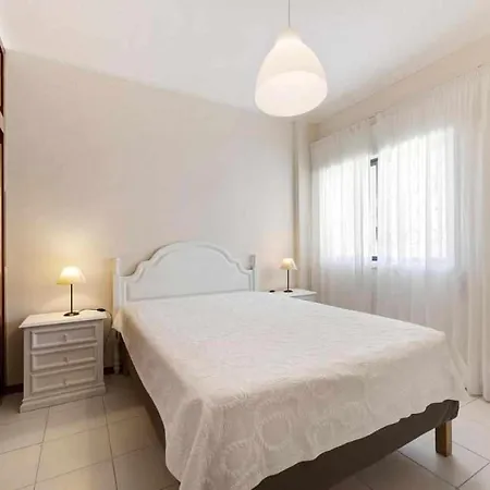 Torre Da Rocha Frente Ao Mar